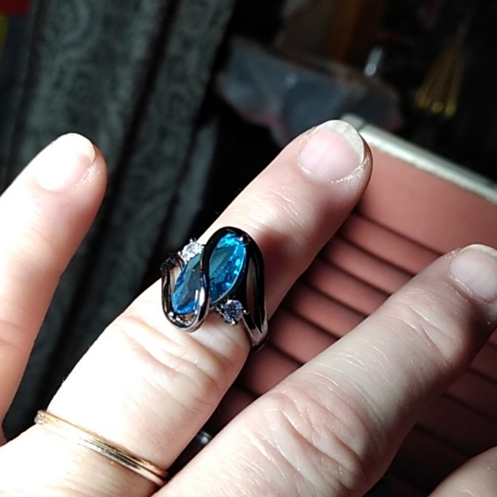 Ring - Picture 3 of 4